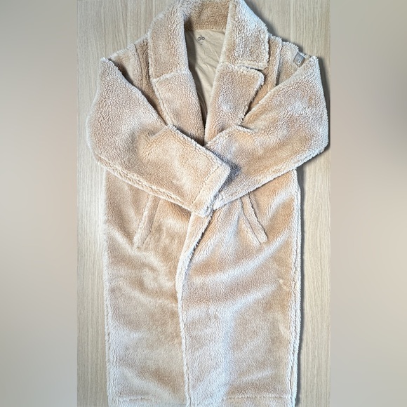 NWOT Alo Yoga Oversized Sherpa Trench - Picture 5 of 14